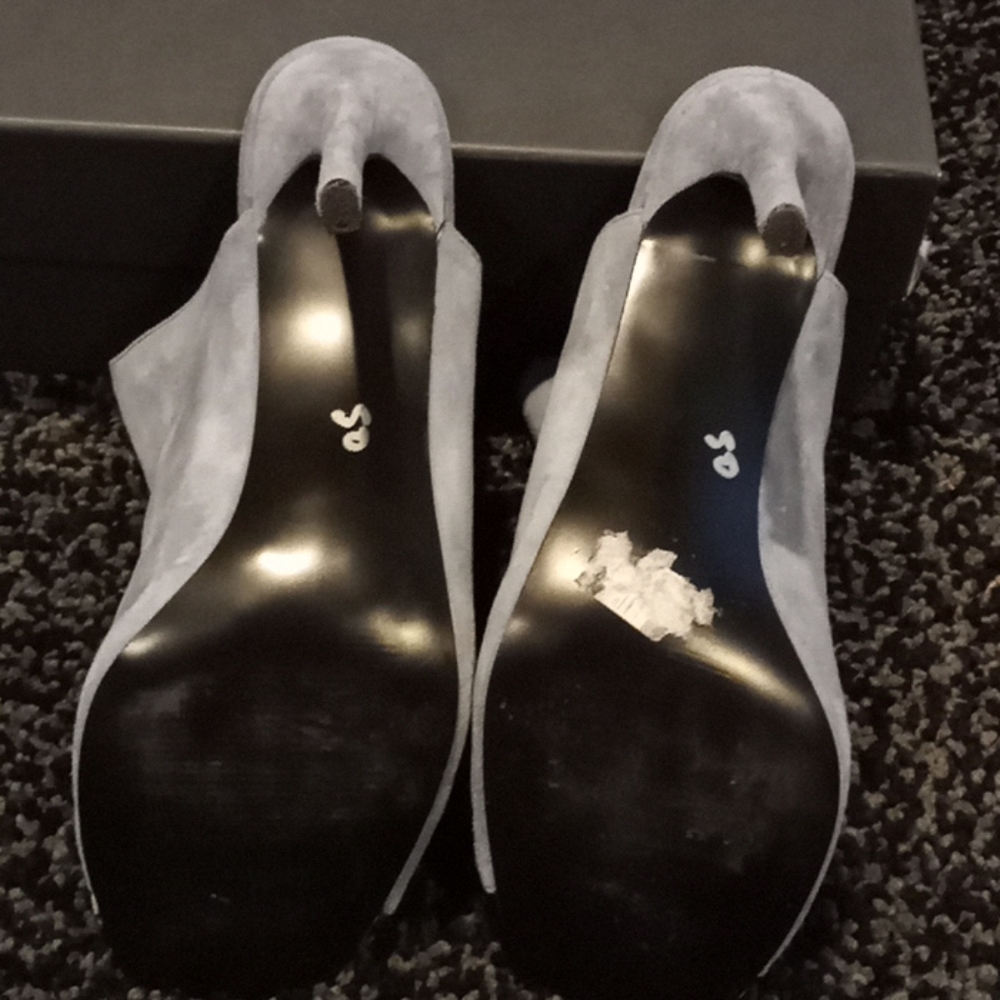 Shoes - Picture 4 of 4